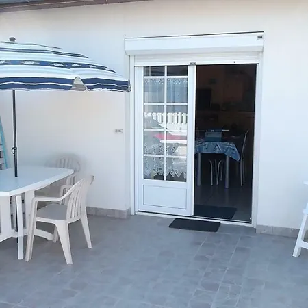 La Caravelle 10 Boulevard Gilbert Longuet * Arromanches-les-Bains